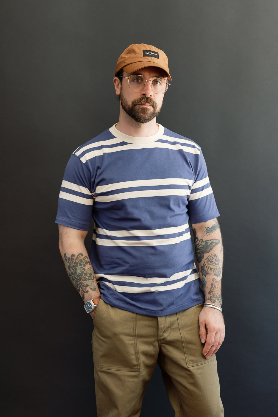 Full body front view: Male model, 5'9