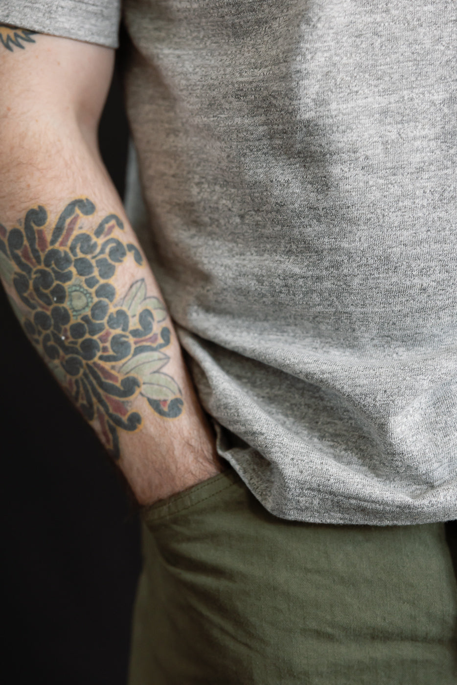 Close-up of Warehouse & Co. Lot 4601 slubby cotton T-shirt front, grey fabric texture, male model 5'9
