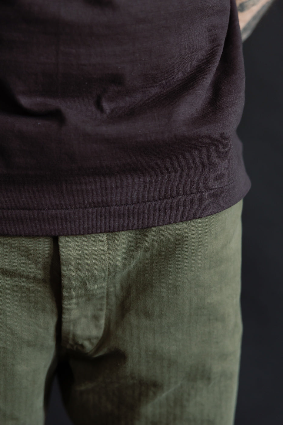 Close-up front view of Warehouse & Co. Lot 4601 Slubby Cotton T-Shirt hem on male model, 5'9