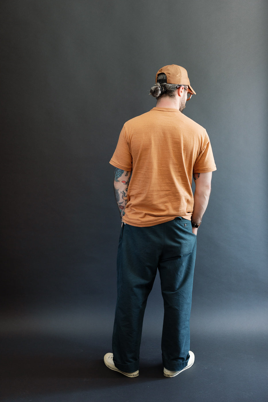 Full body back view of male model, 5'9