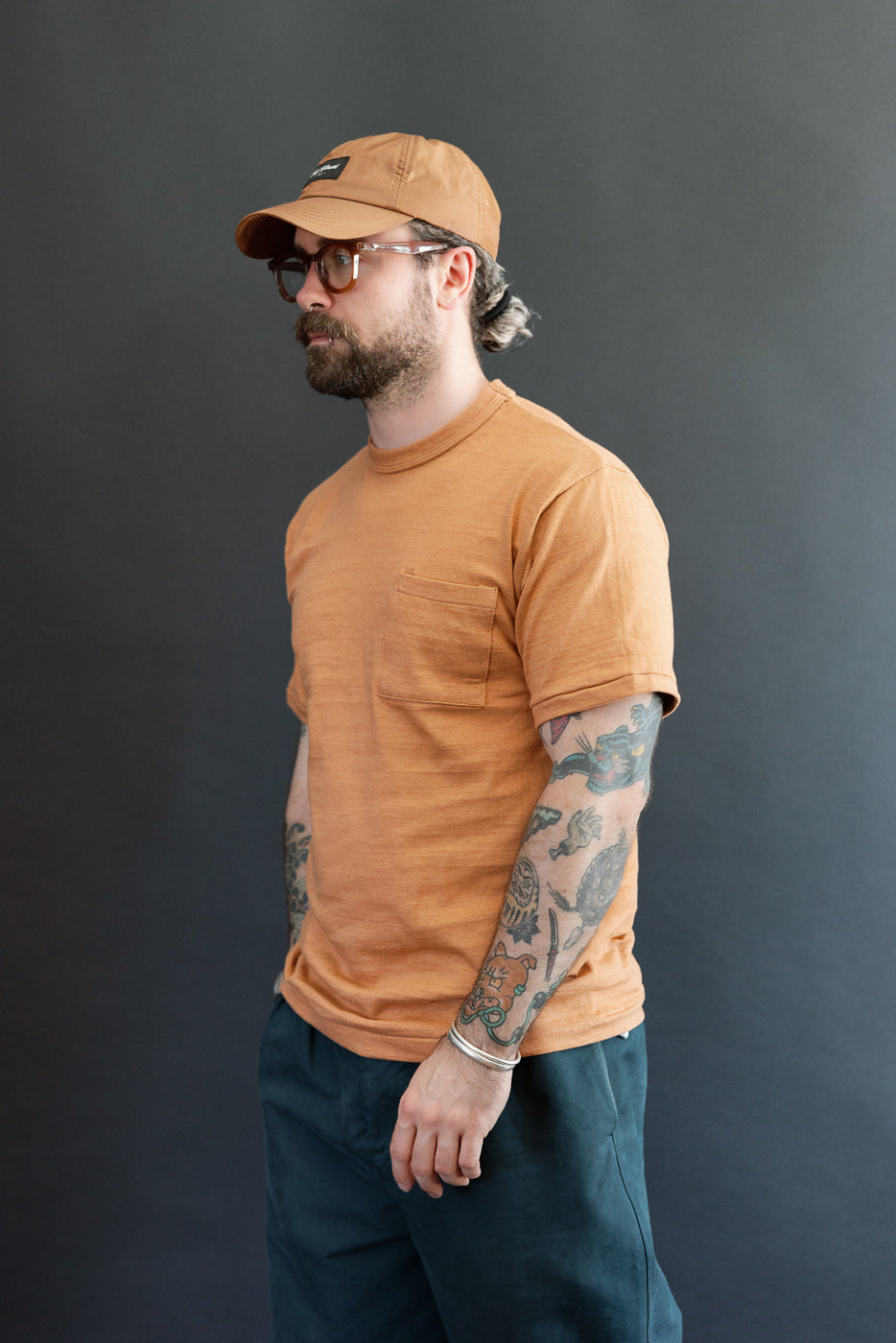 Front view of male model, 5'9