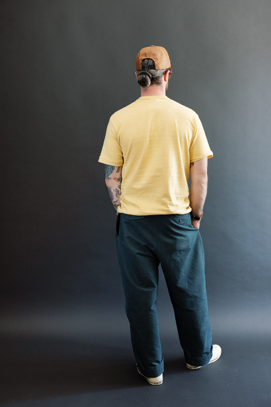 Full body back view of male model, 5'9
