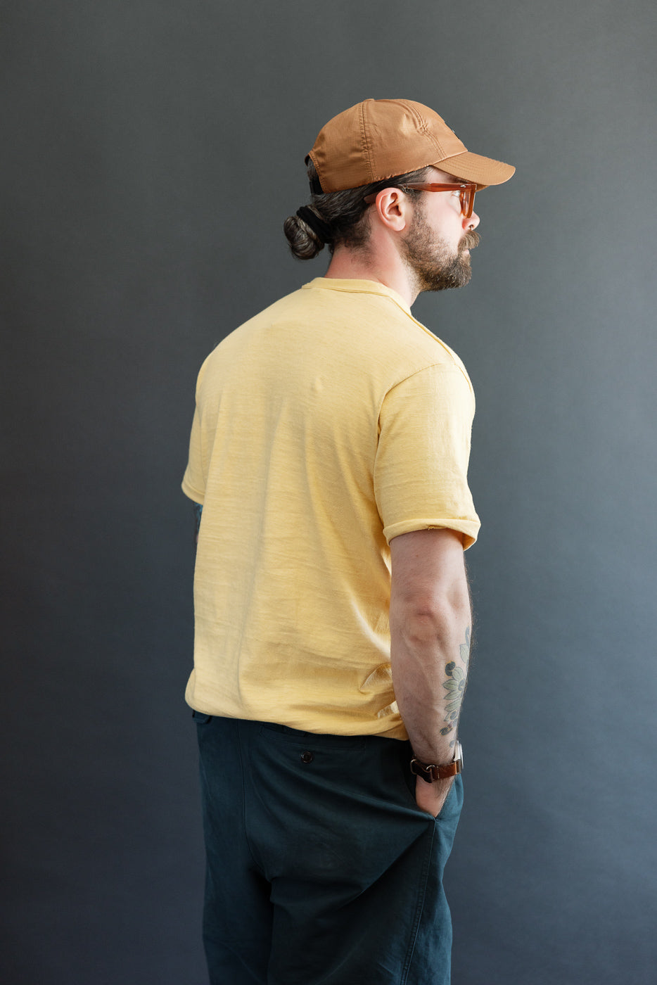 Back view of a male model, 5'9