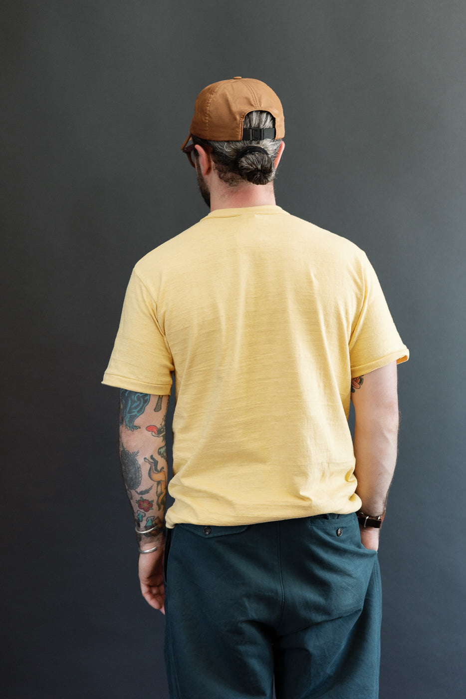 Back view of a male model (5'9