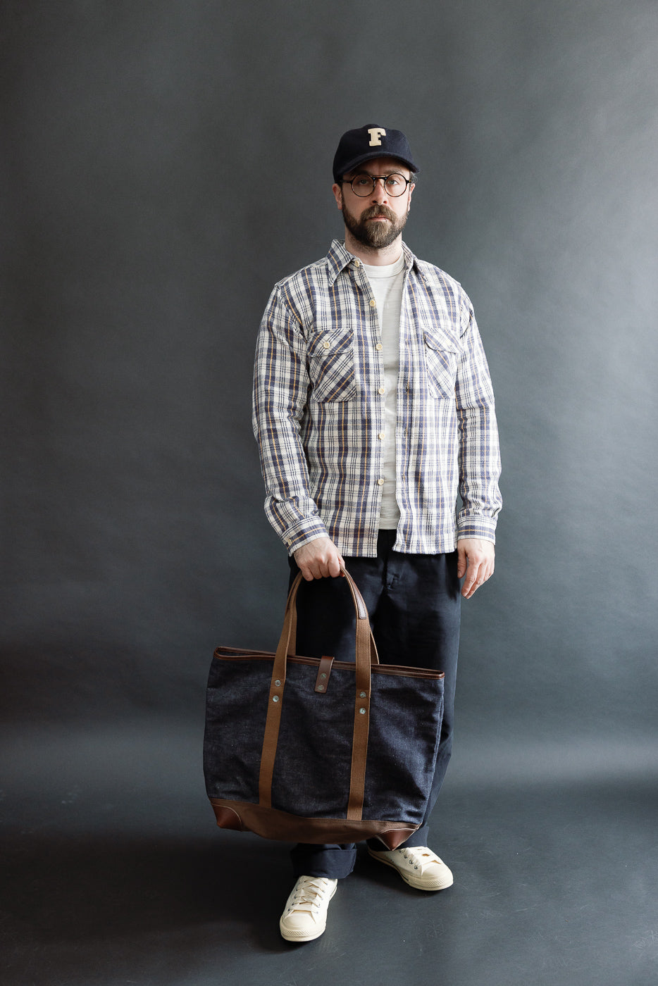 Full body front view of male model, 5'9