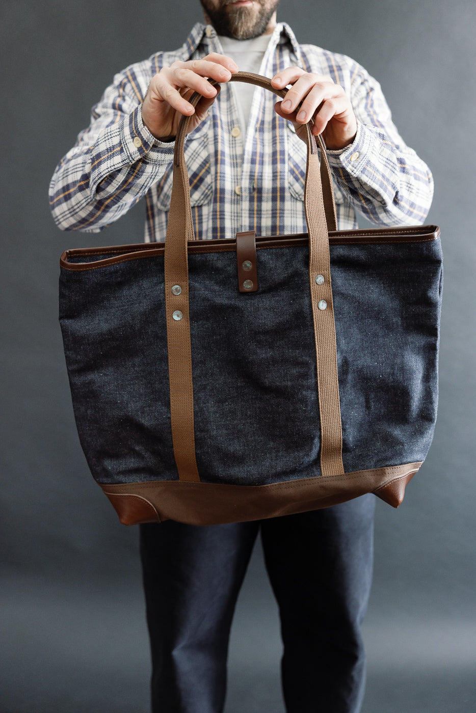 Front view, mid-body shot of male model 5'9