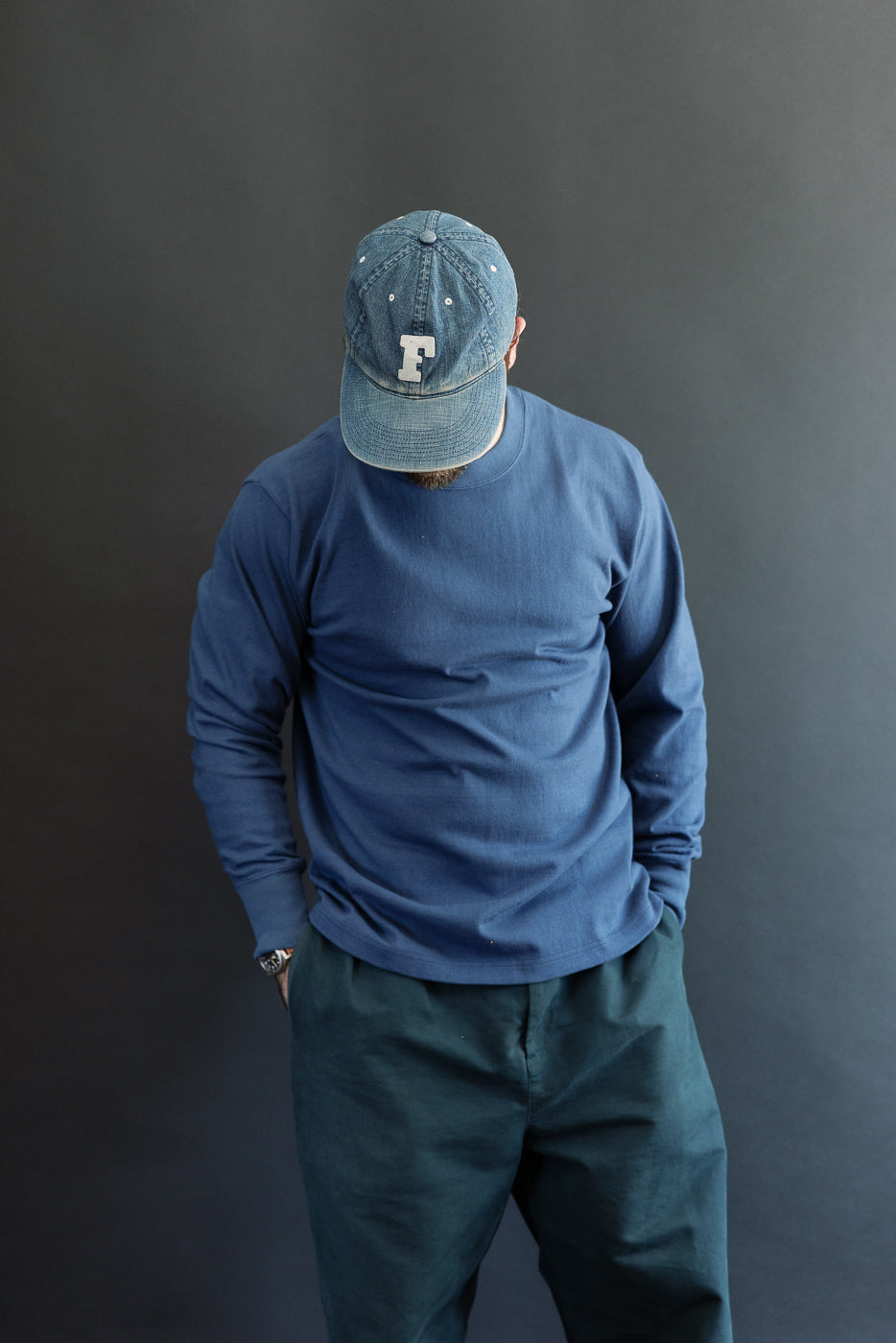 Front view of male model, 5'9