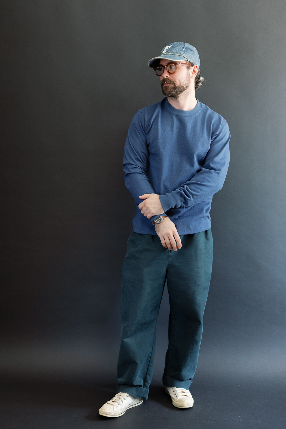 Full body front view of a male model, 5'9