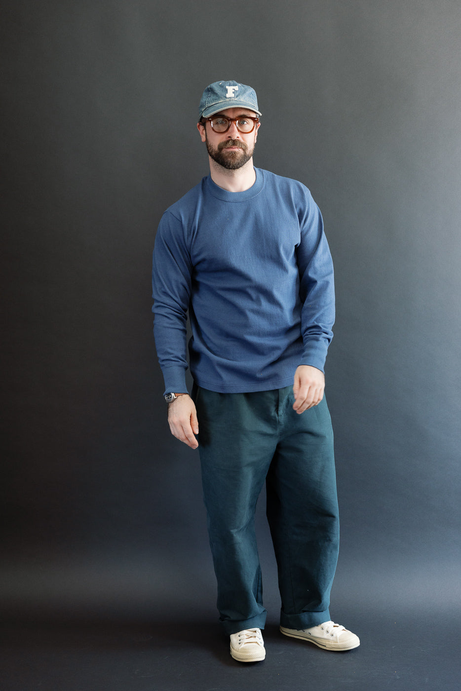 Full body front view of a 5'9