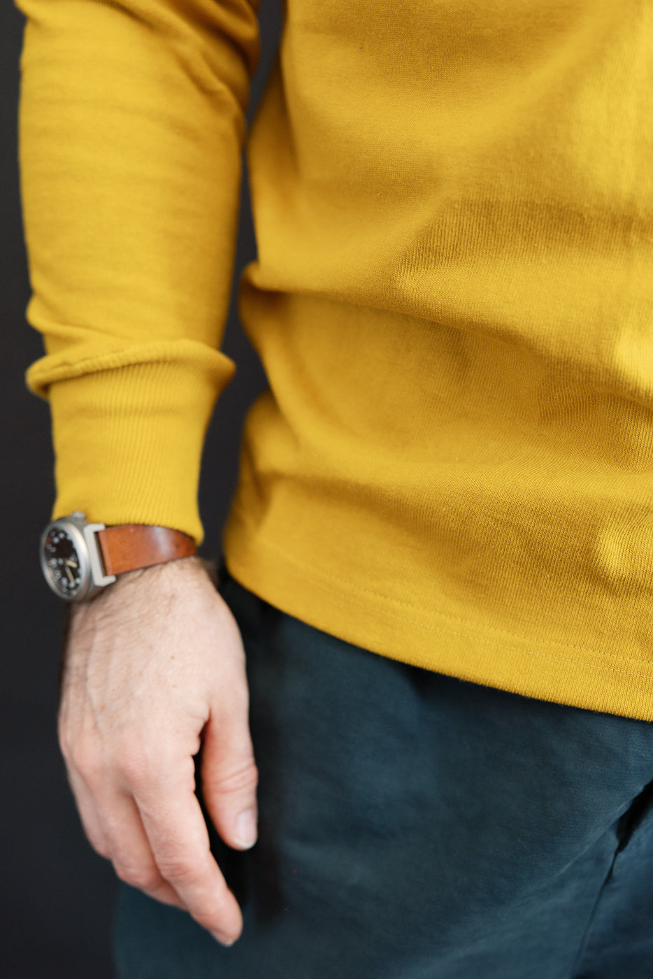 Close-up of a male model (5'9