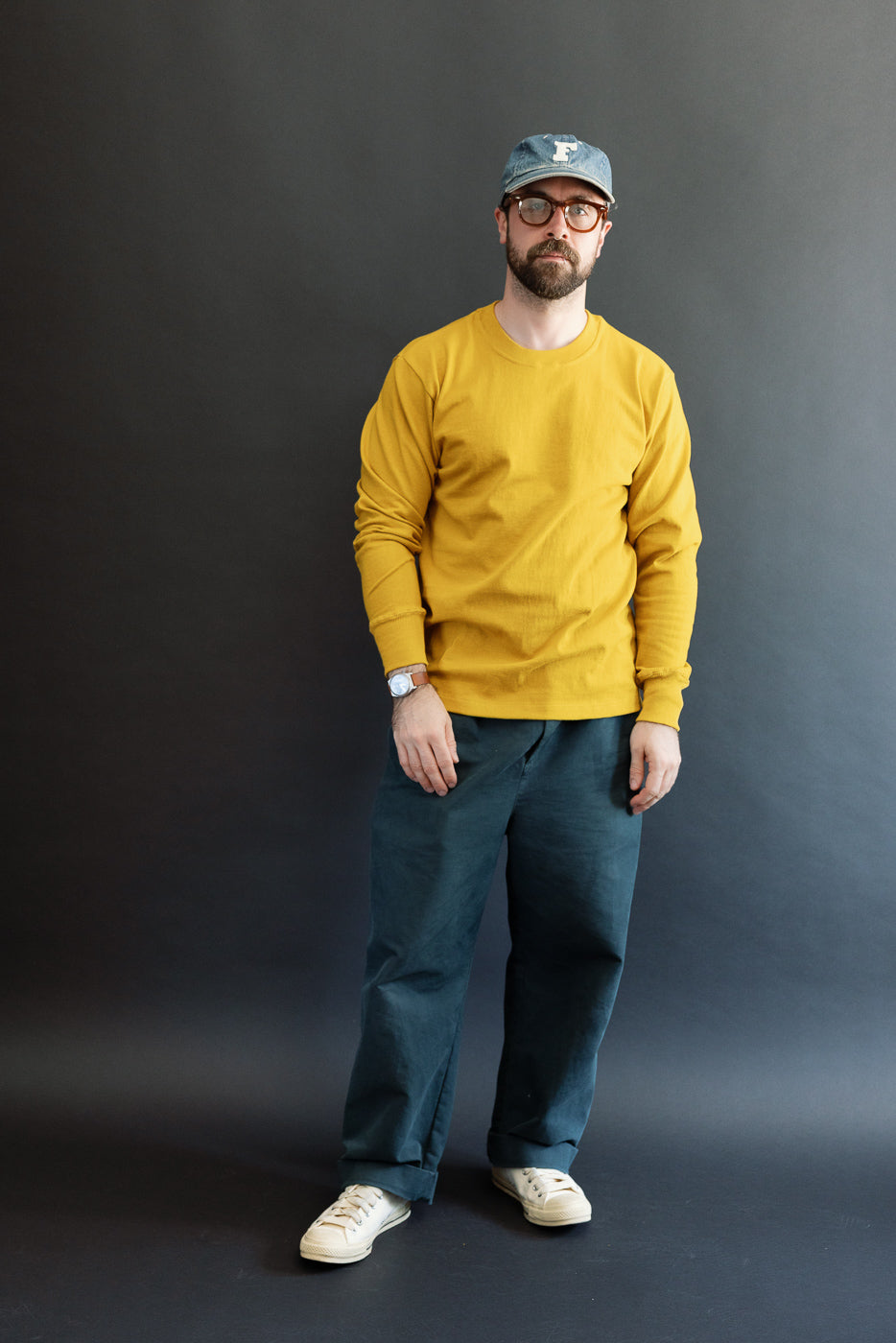 Full body front view: male model, 5'9