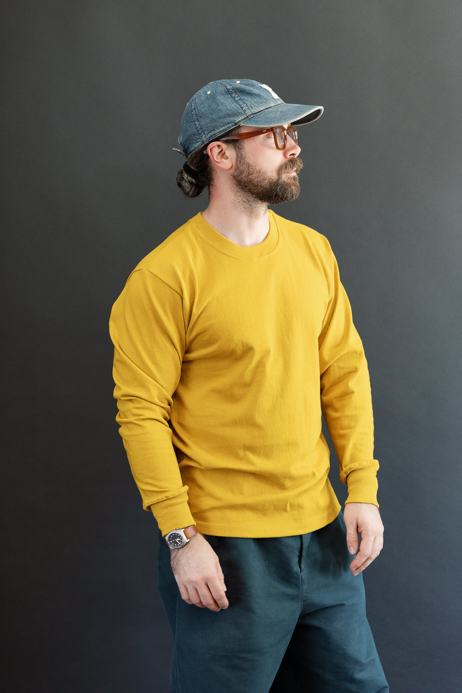 Full body, side view of a male model (5'9