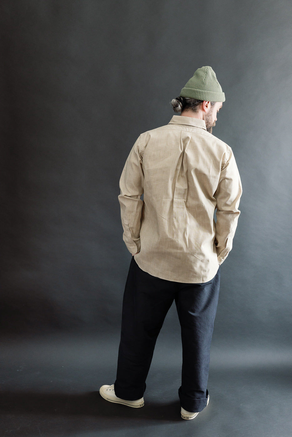 Full body back view of an athletic male model, 5'9