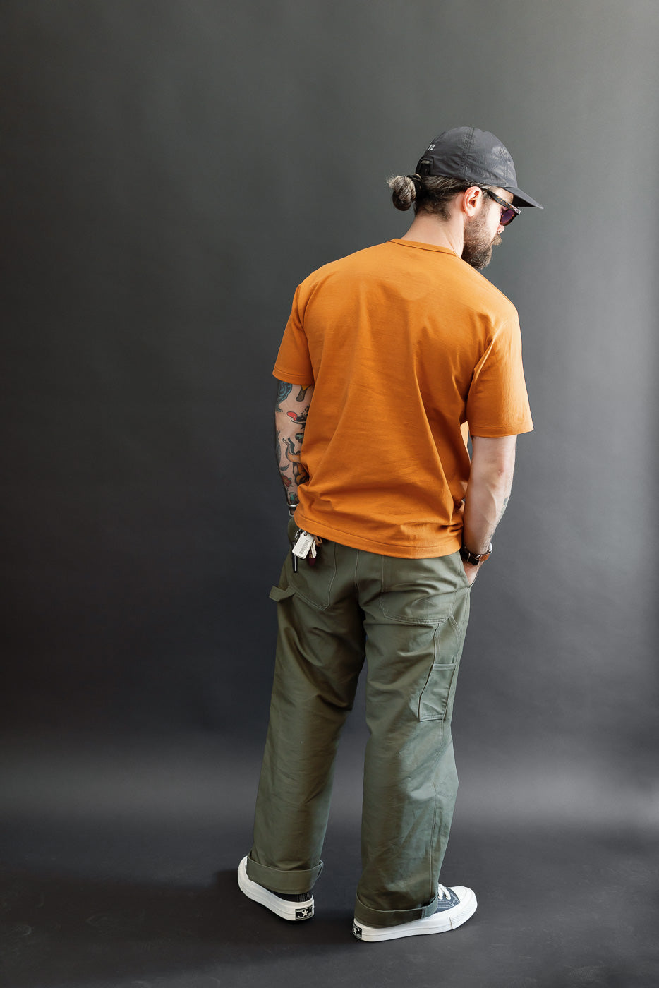 Full body back view of male model, 5'9
