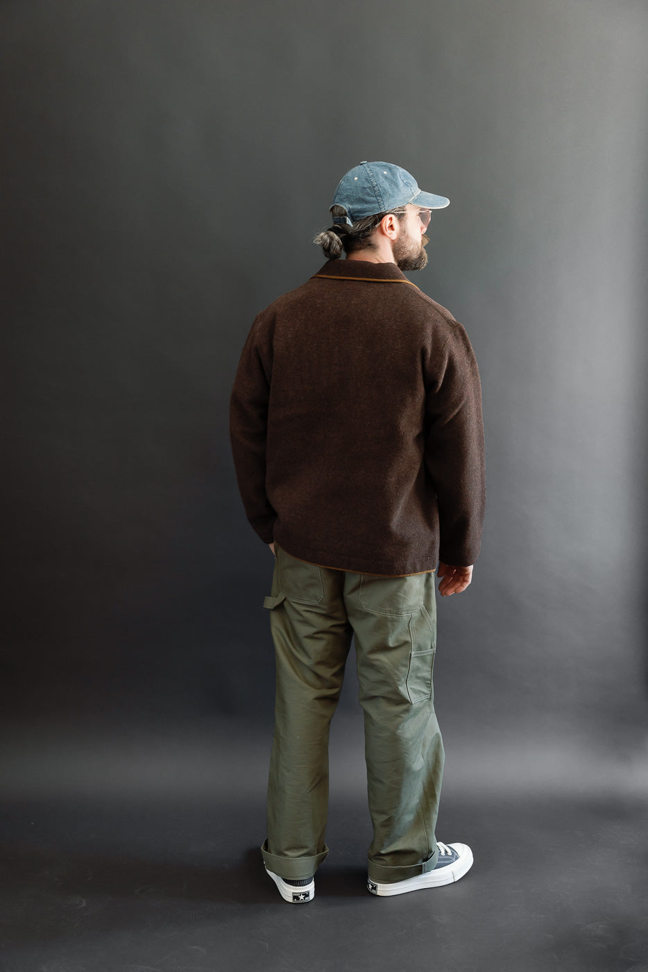Full body back view of a male model, 5'9