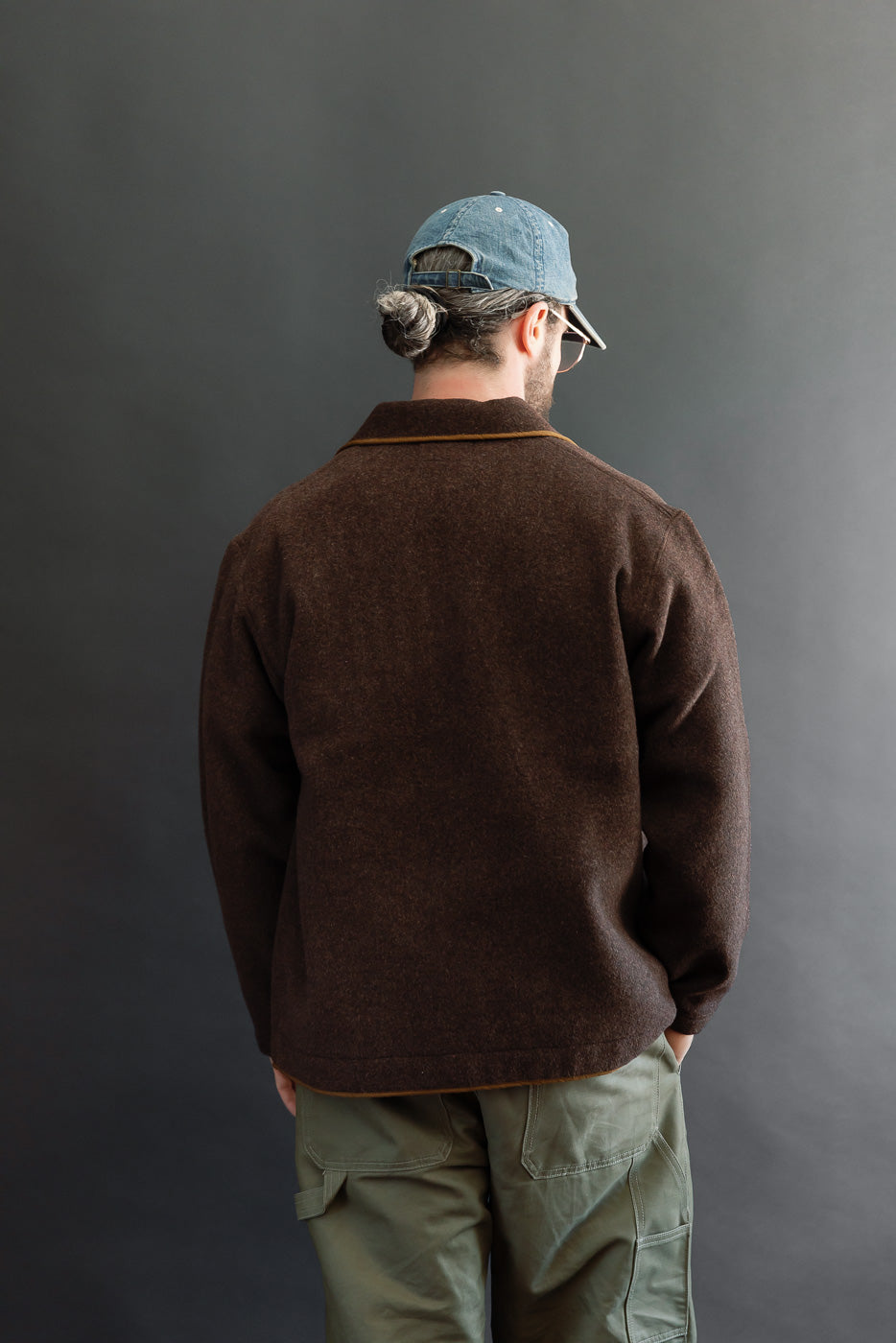 Back view of male model, 5'9