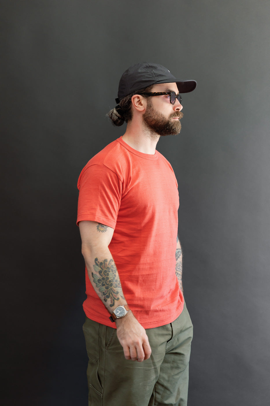 Profile view of a male model, 5'9