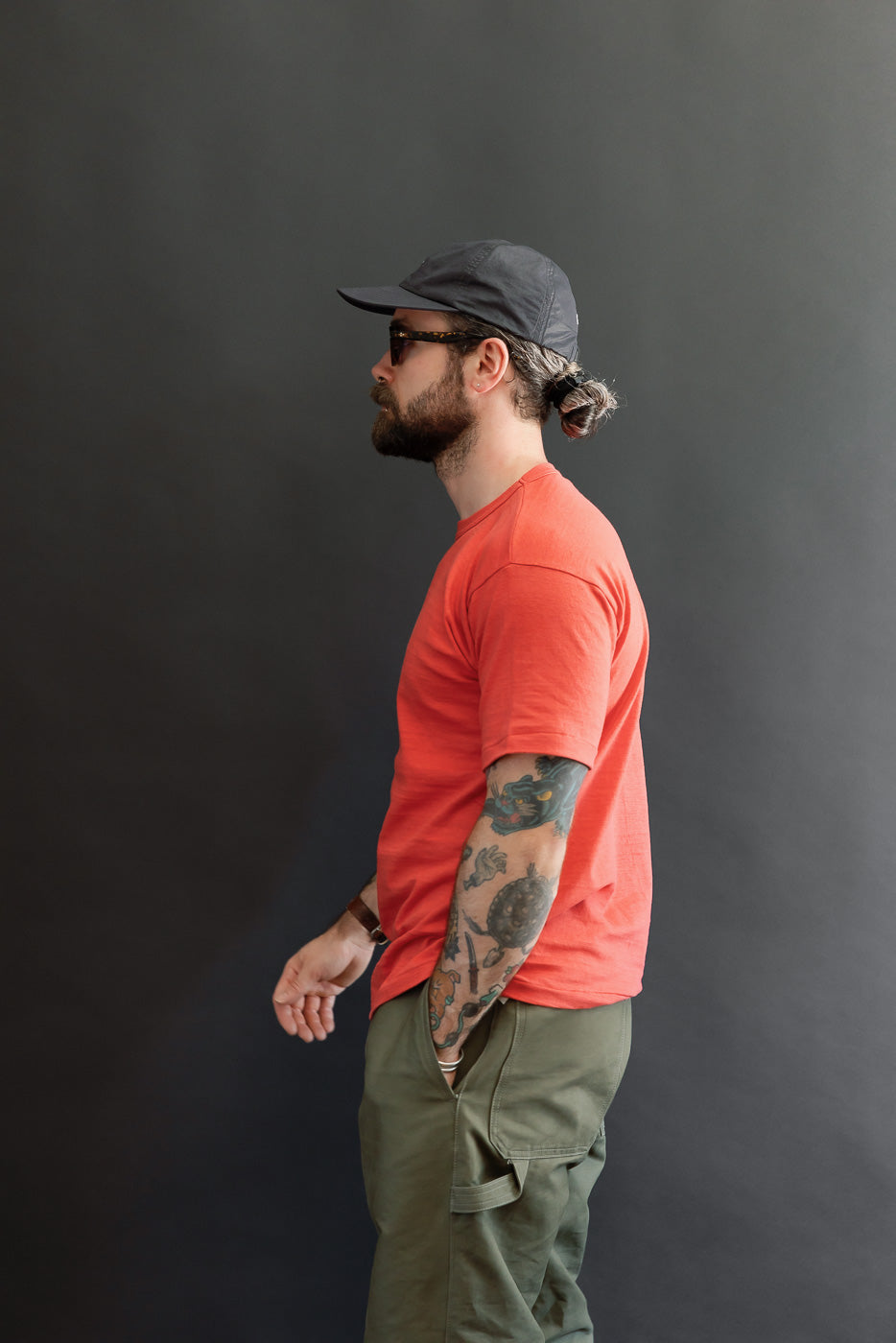 Profile view of male model, 5'9