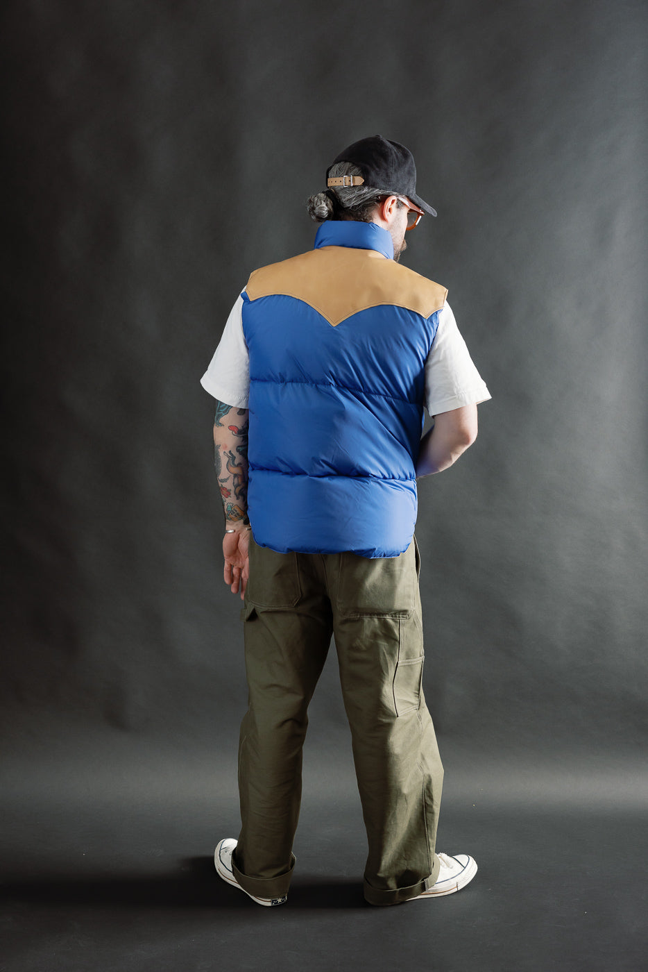 Full body rear view of male model 5'9