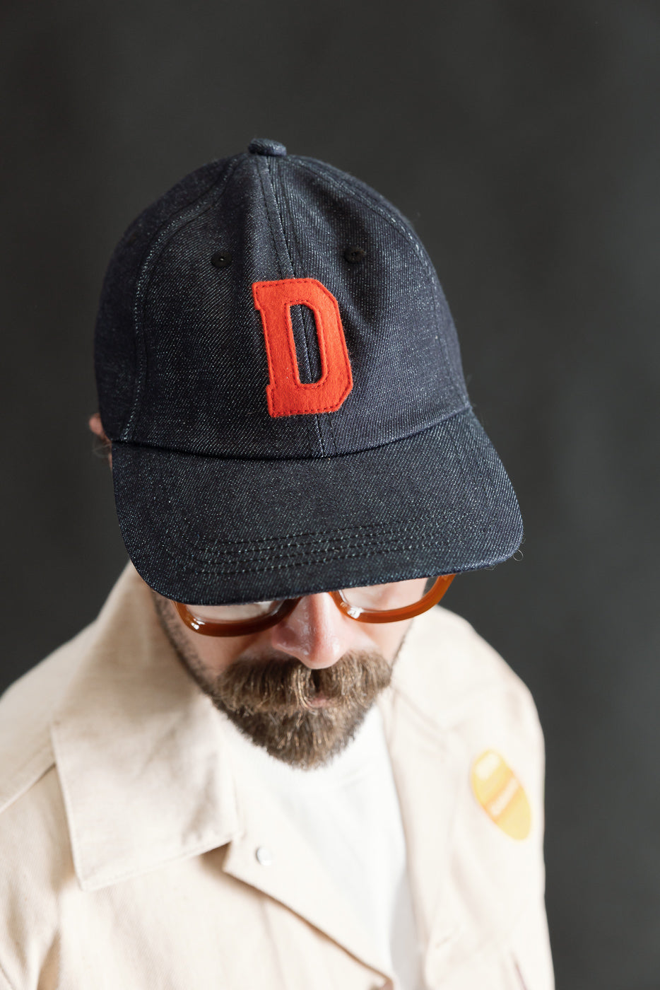 Close-up front view of male model 5'9