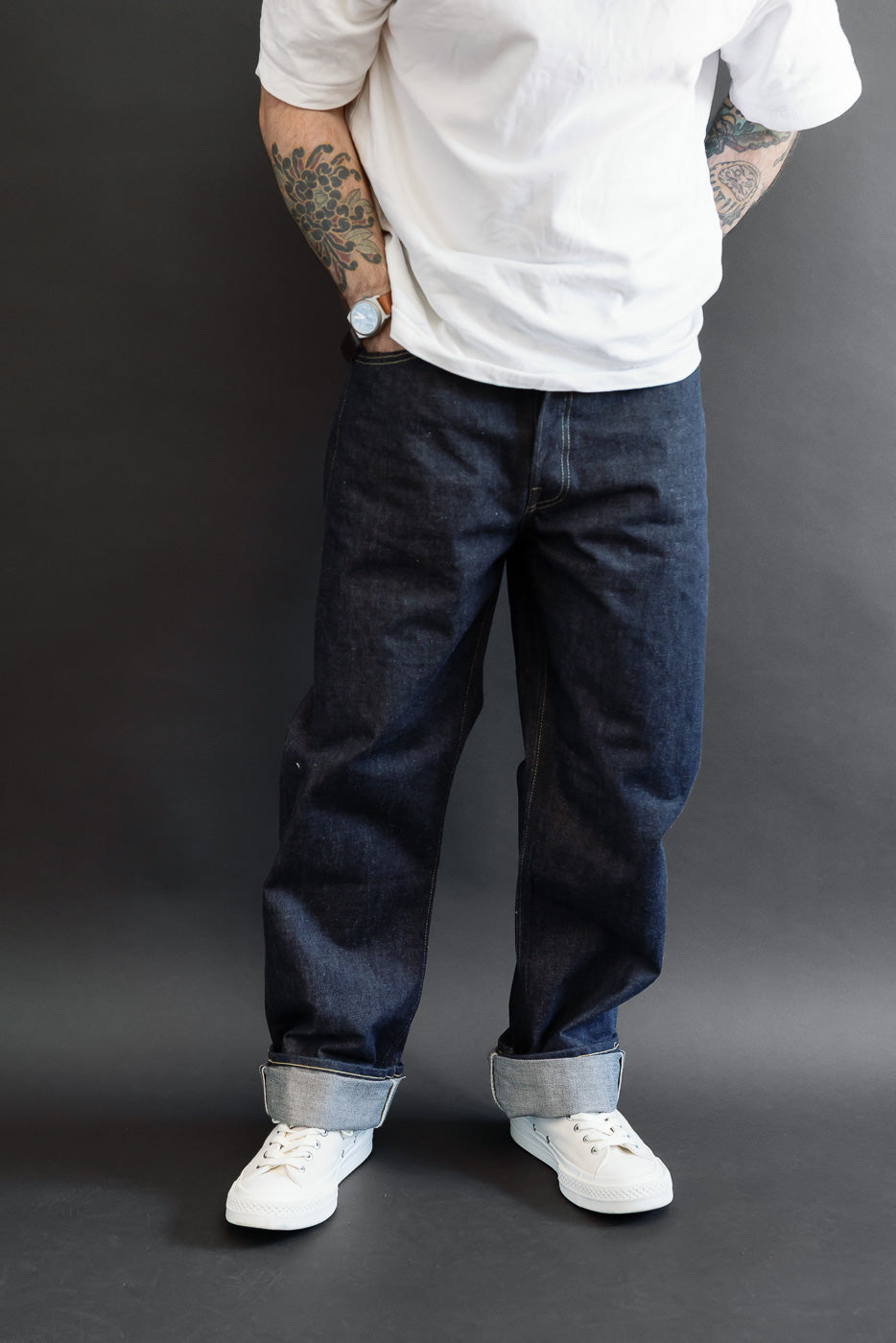 Full body front view of a male model, 5'9