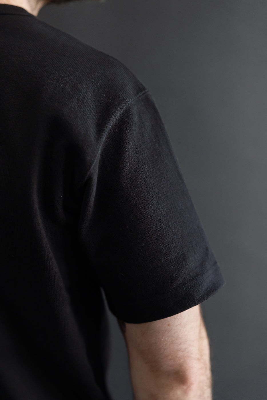Close-up of a male model (5'9
