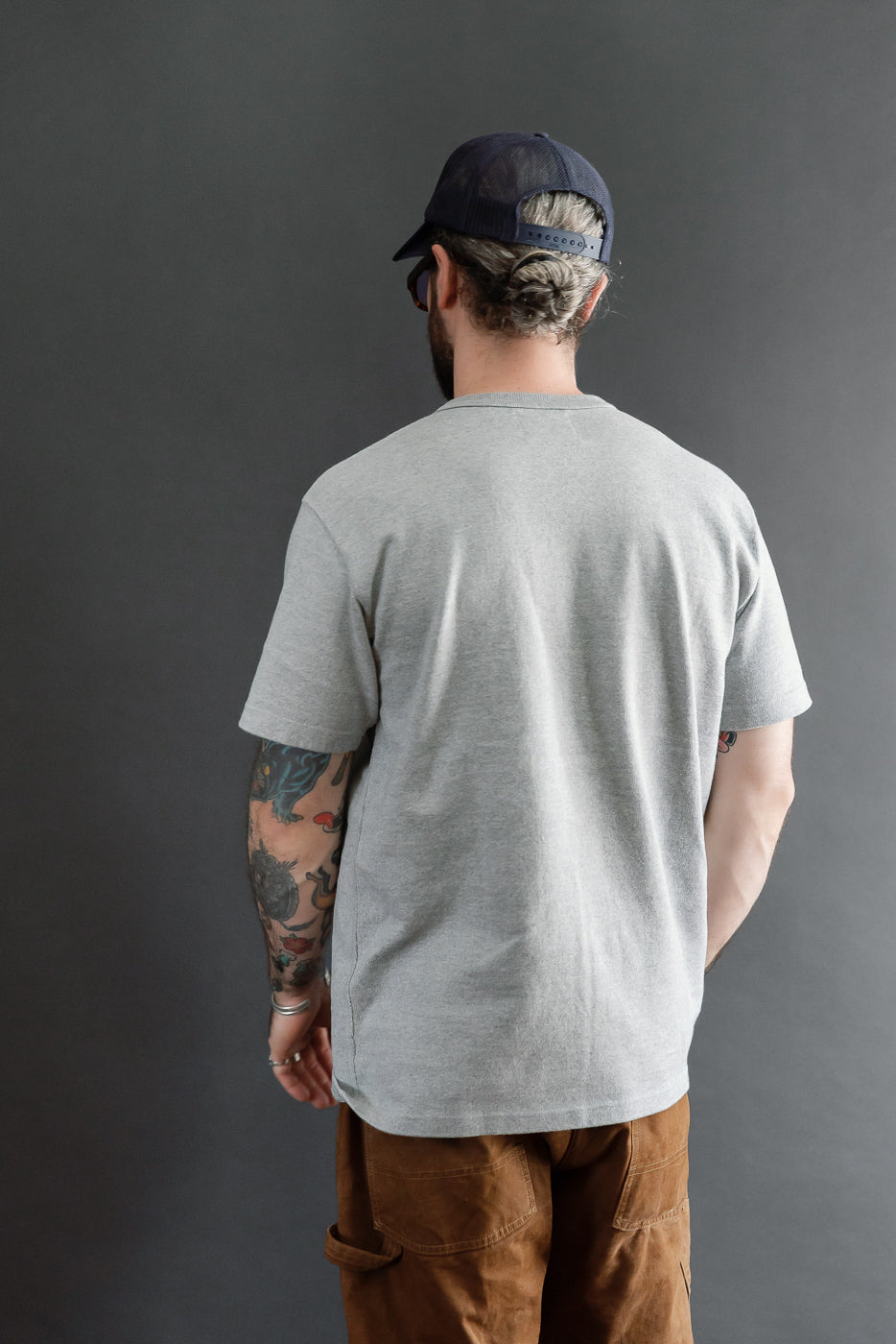 Back view of a grey t-shirt on a 5'9