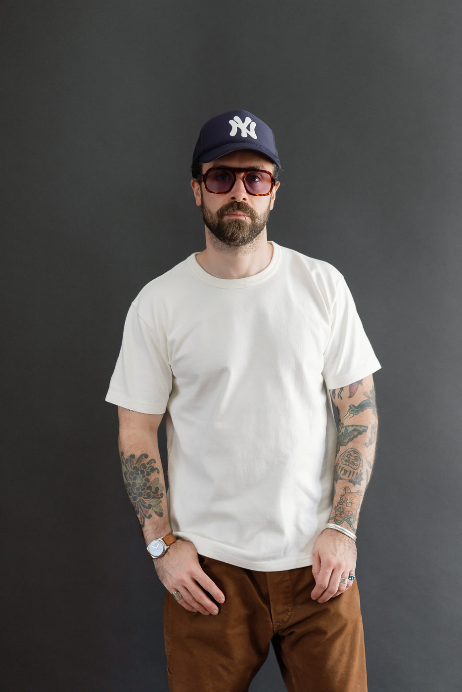 Front full body: male model, 5'9
