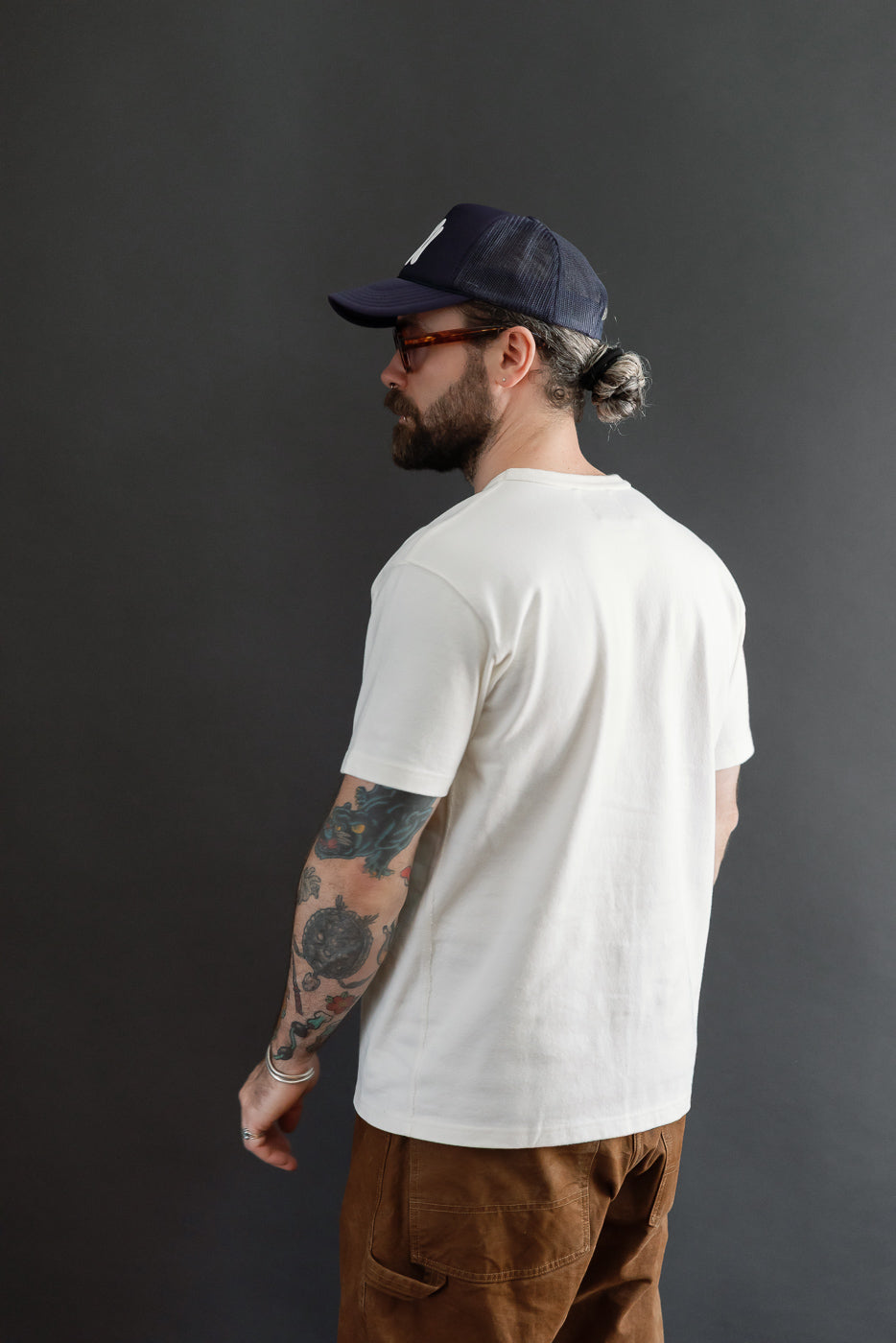 Back and side view of a male model, 5'9