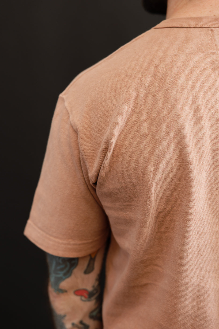 Back view of male model, 5'9