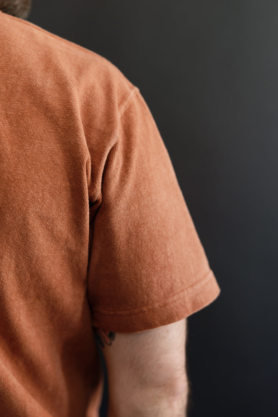 Close-up side view of male model, 5'9