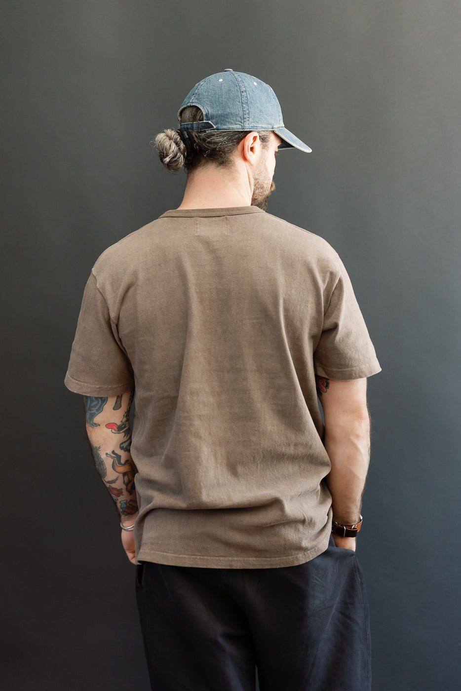 Back view of male model, 5'9