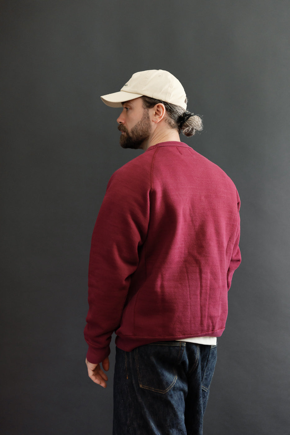 Back view of a male model, 5'9