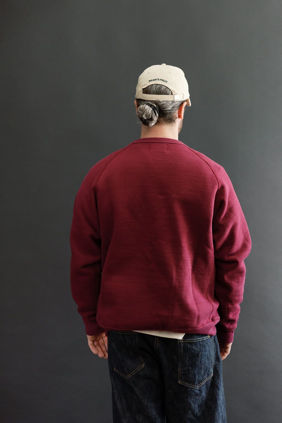 Back view of a male model, 5'9