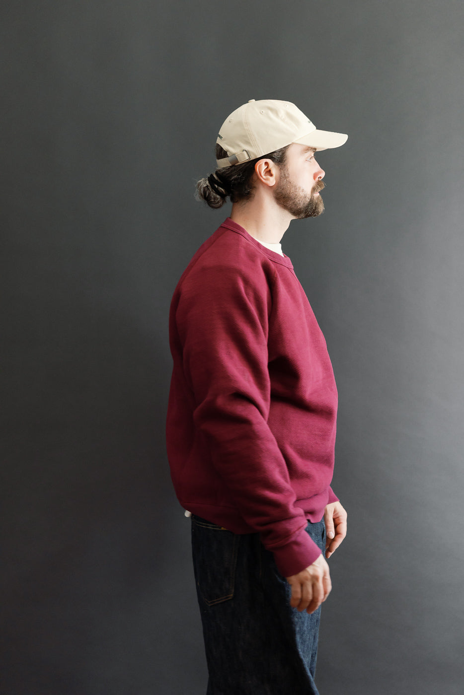 Side view of a male model, 5'9