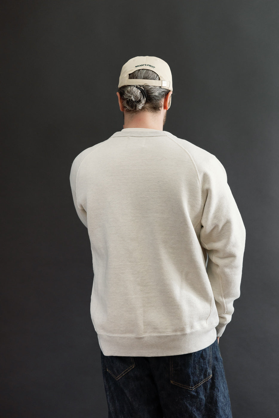 Back view of a male model (5'9