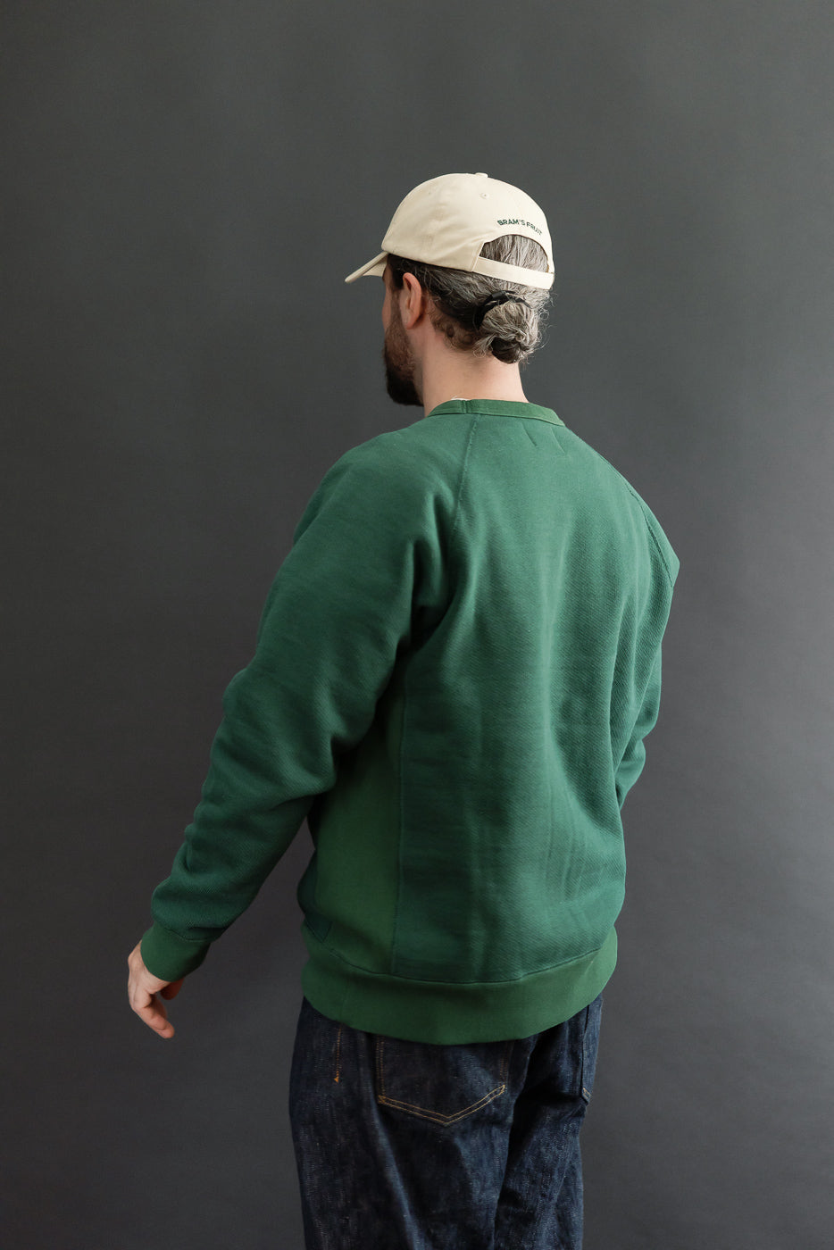 Back view of a male model, 5'9