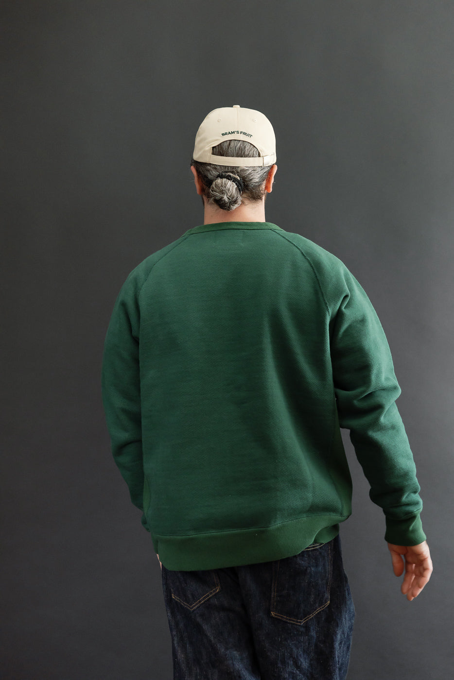 Back view of a male model, 5'9