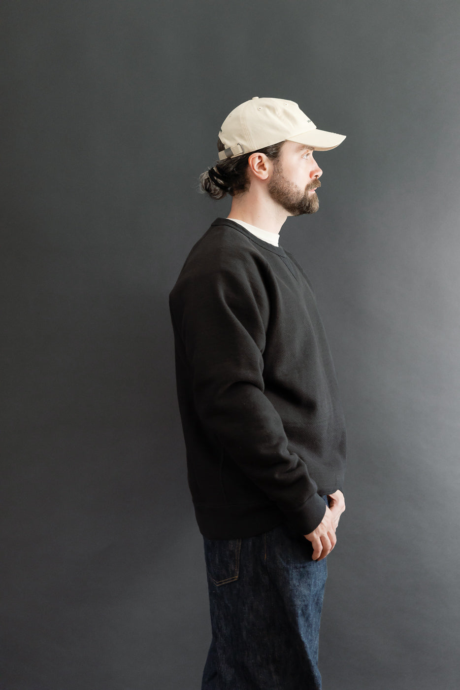 Profile view: male model (5'9