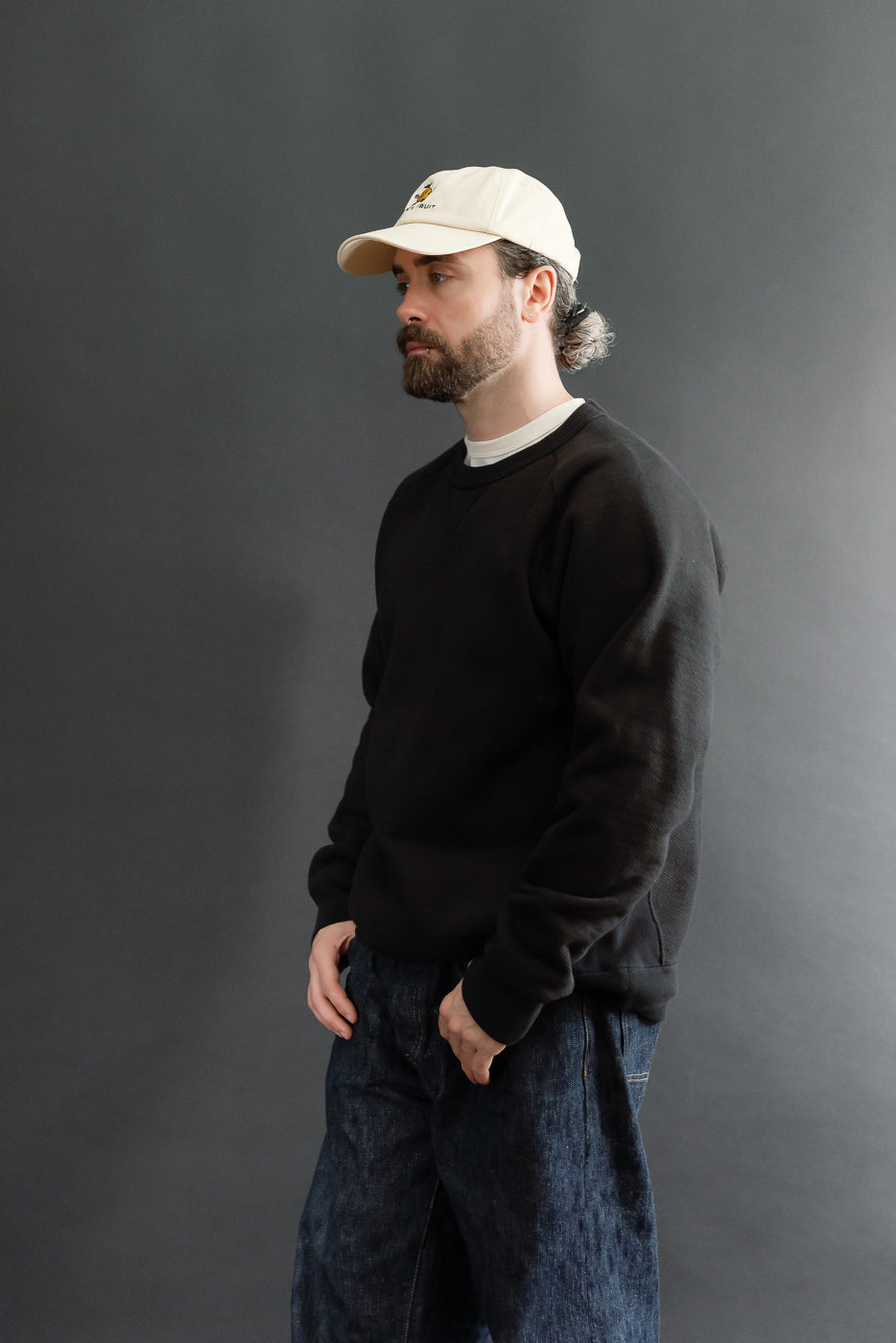 Side view of male model, 5'9