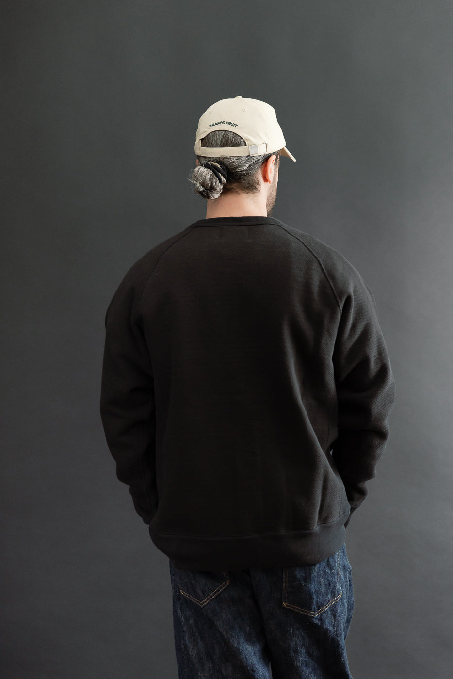 Back view of a male model, 5'9