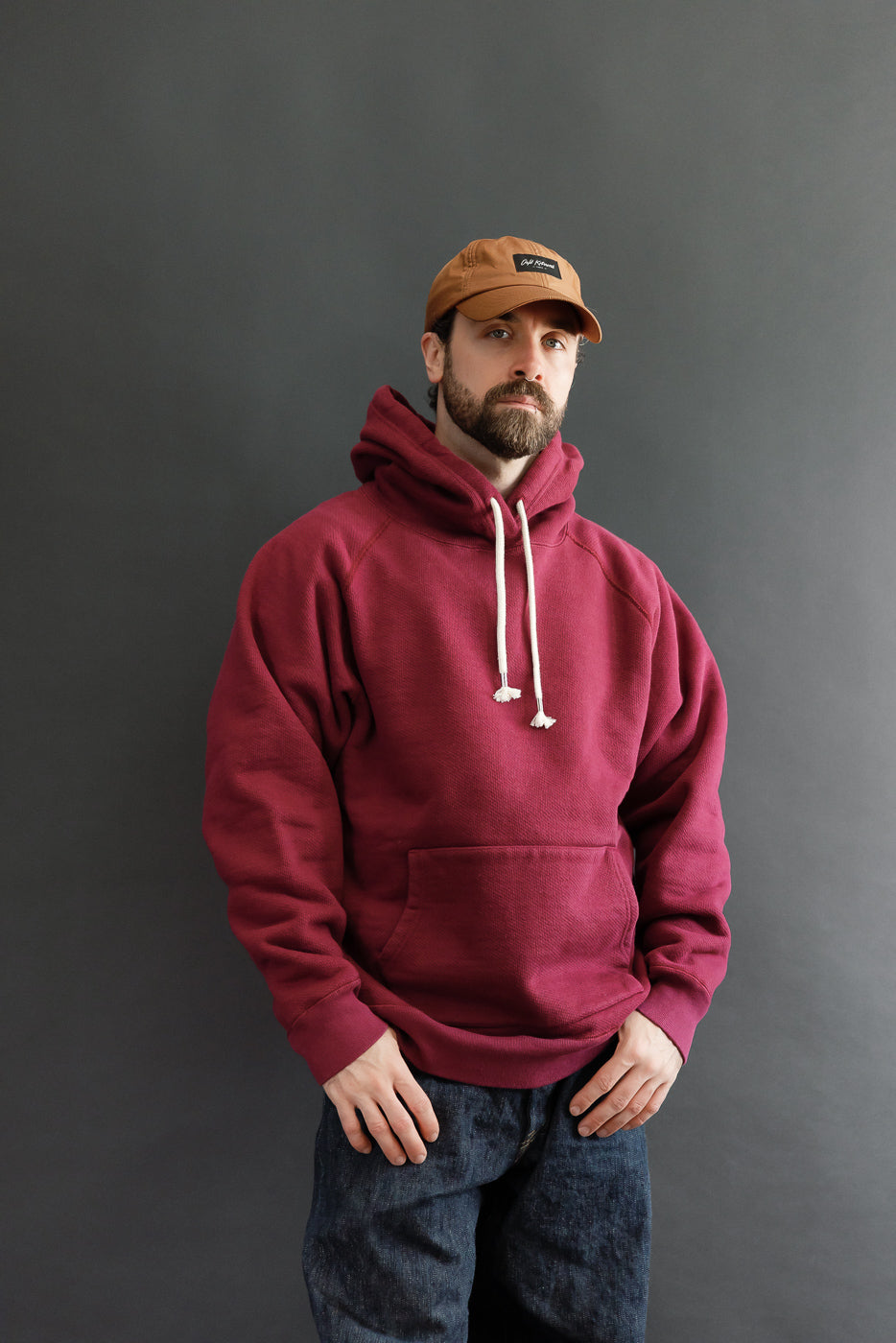 Front view of male model, 5'9