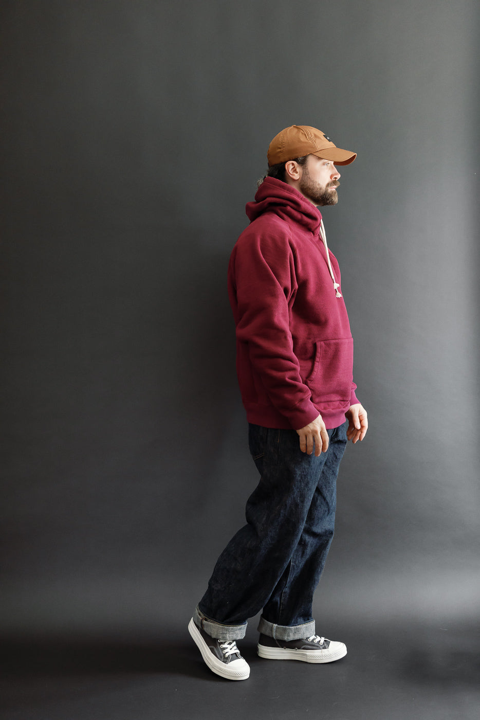 Full body side view of a male model (5'9
