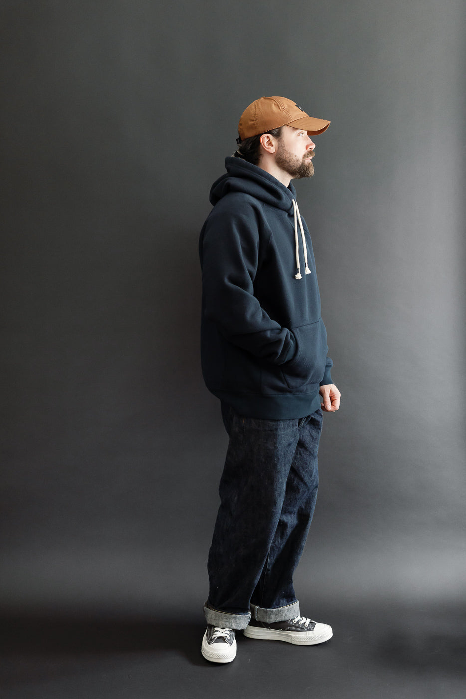 Full body side view of male model (5'9
