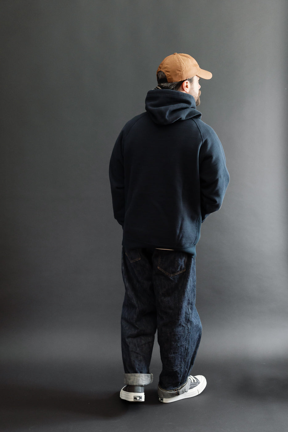 Back view of male model, 5'9