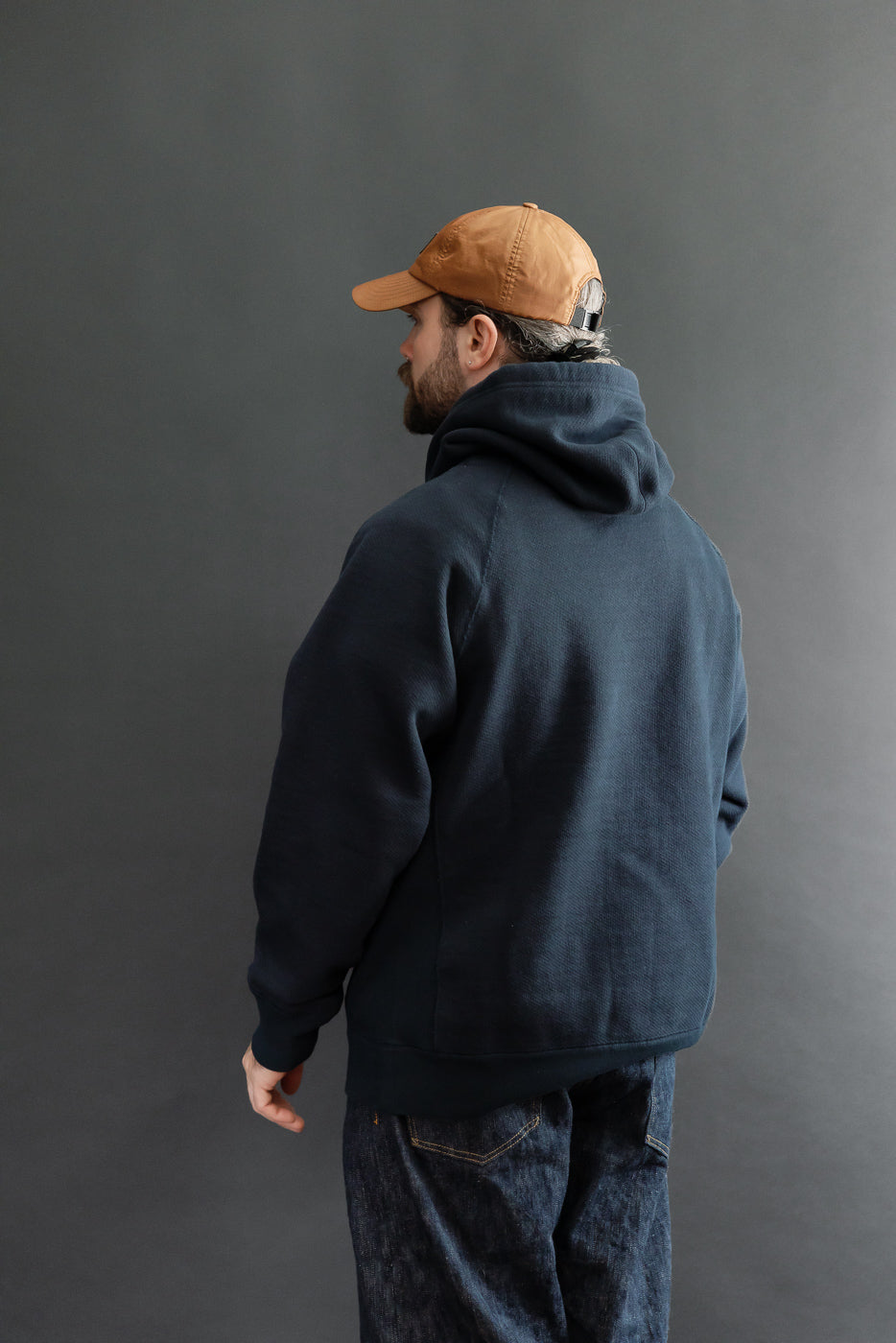 Back view of a male model, 5'9