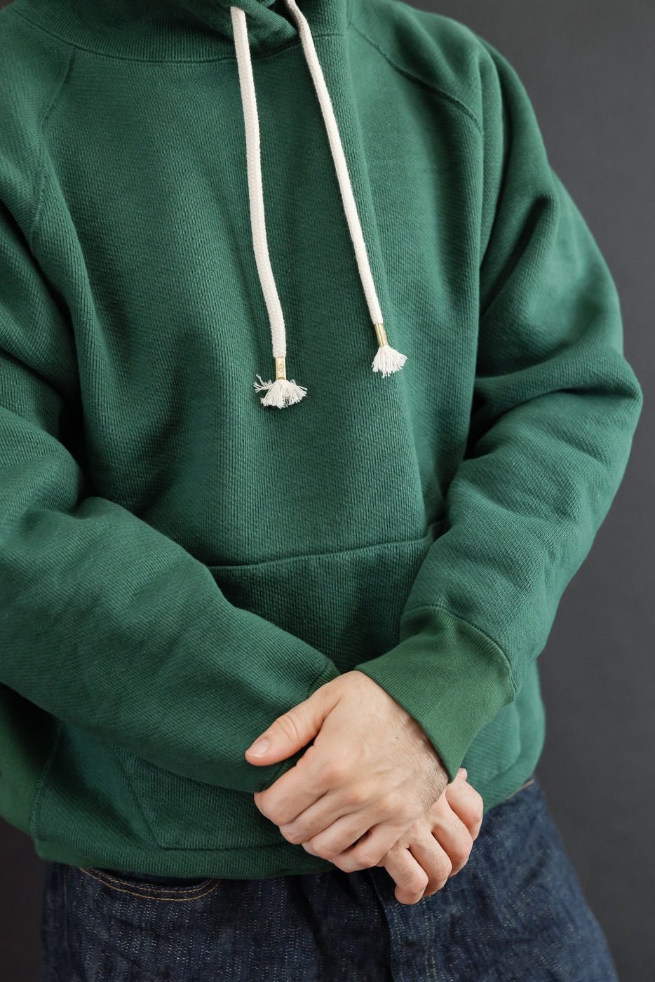 Close-up front view of a male model (5'9