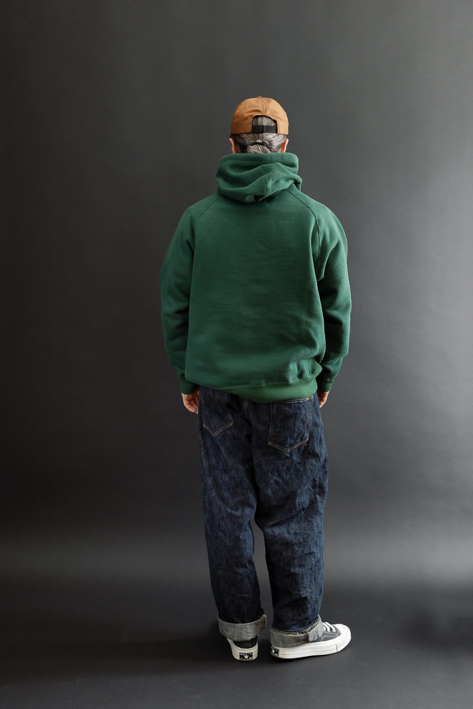 Back view of male model, 5'9