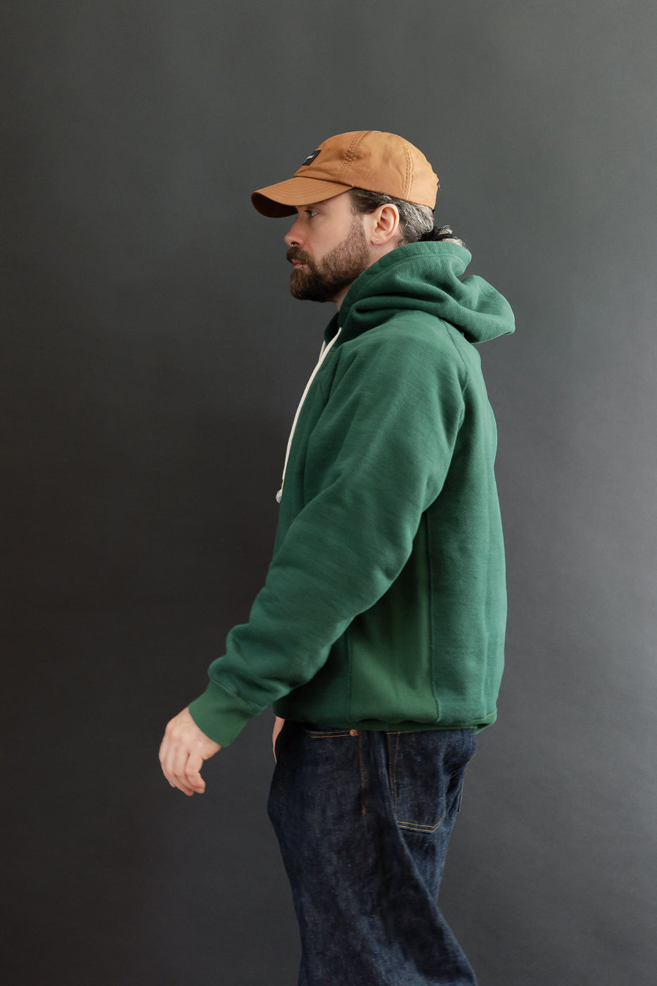 Side view of a male model, 5'9