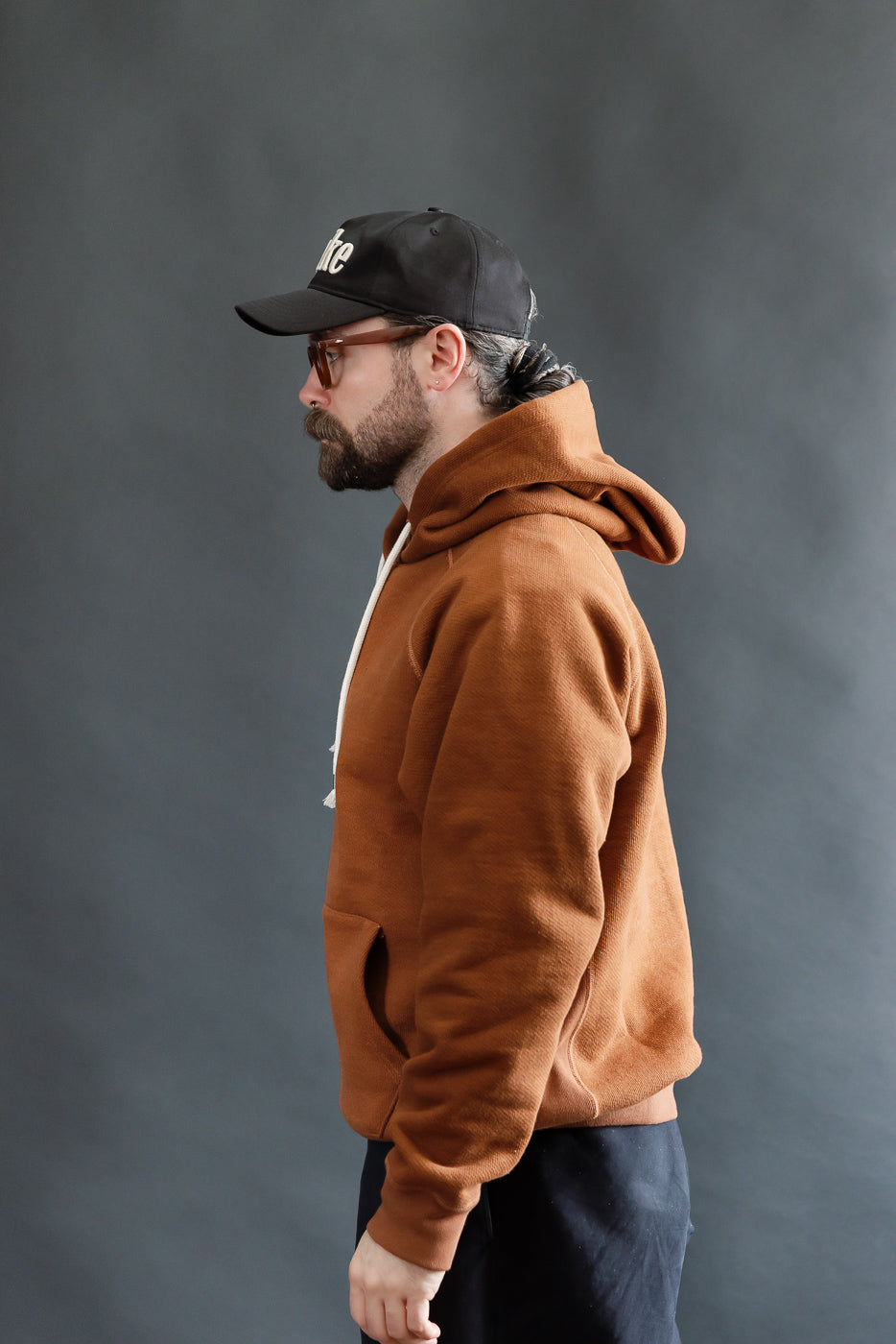 Side view of male model 5'9